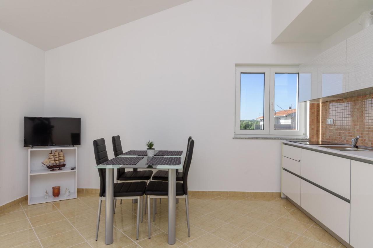 Apartmani Emil Трогир Экстерьер фото
